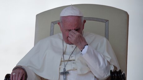 Der Missbrauchsskandal macht auch dem Papst zu schaffen / ©  Evandro Inetti (dpa)
