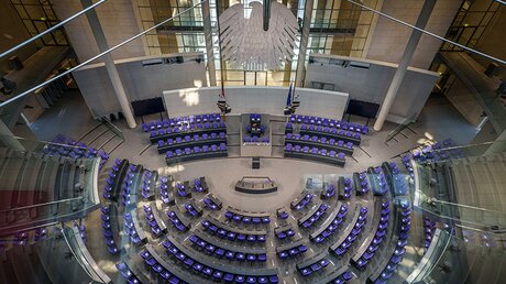 Der Plenarsaal im Bundestag / © Michael Kappeler (dpa)