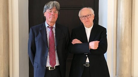Der Rechtsanwalt Ulrich Wastl und der Generalvikar des Bistums Eichstätt, Isidor Vollnhals / © Ute Wessels (dpa)