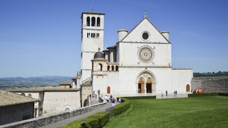 Die Basilika San Francesco in Assisi / © Gerlinde Pfirsching (KNA)