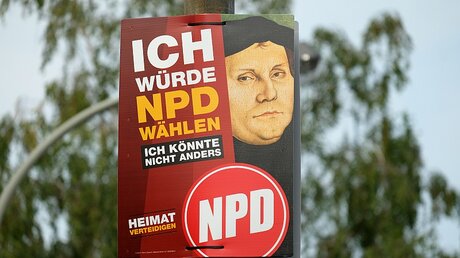 Die NPD wirbt um Wählerstimmen mit dem Bild von Martin Luther / © Norbert Neetz (epd)