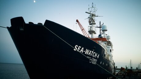 Die "Sea-Watch 4" / © Chris Grodotzki/MSF (dpa)