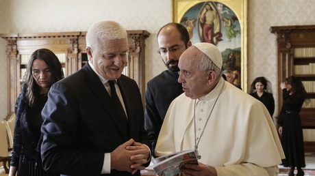 Dusko Markovic, Ministerpräsident von Montenegro, und Papst Franziskus / © Vatican Media (KNA)