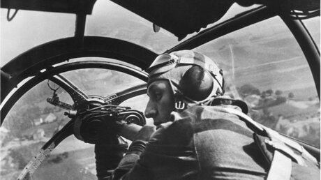 Ein Deutscher Soldat im Flugzeug während des Zweiten Weltkriegs in Polen.. / ©  Everett Historical (shutterstock)