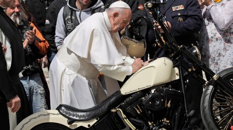 Ein Harley für den Papst / © Alessandra Tarantino (dpa)