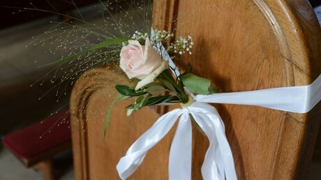 Eine Hochzeit bedeutet viel Detailarbeit; Blumenschmuck gehört dazu. / © Beatrice Tomasetti (DR)