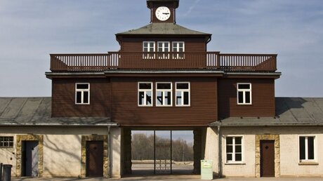 Eingangsbereich KZ Buchenwald / © UURII BURIAK (shutterstock)
