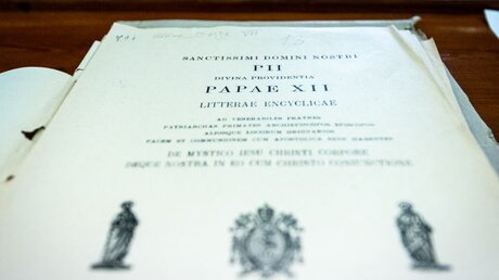  Entwurf für die Enzyklika Mystici Corporis Christi (dt. Mystischer Leib Christi) von Papst Pius XII. / © Cristian Gennari (KNA)