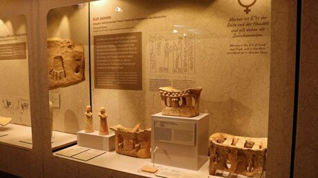 Etwa 100 Originale aus Israel sind in der Ausstellung  G*tt w/m/d zu sehen (Bibelhaus Erlebnis Museum)
