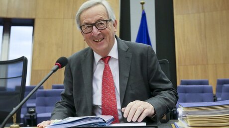 "Bei den Problemen in Libyen geht es vor allem um Menschenrechte, Menschenrechte in den Flüchtlingslagern. Darauf habe ich gestern beim libyschen Ministerpräsidenten gedrungen." (EU-Kommissionspräsident Jean-Claude Juncker) / © Olivier Hoslet (dpa)