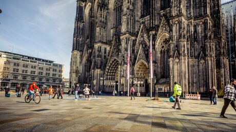 Fast leere Domplatte in Köln / © Theodor Barth (KNA)