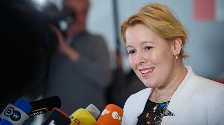 Bundesfamilienministerin Franziska Giffey (SPD) / © Gregor Fischer (dpa)