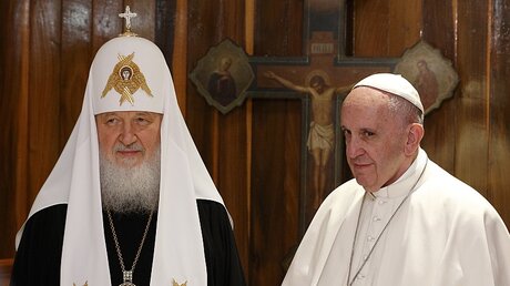 In Gedanken auch bei der WM: Patriarch Kyrill I. und Papst Franziskus / © Paul Haring (KNA)