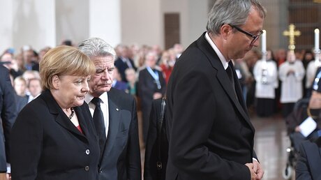 Bundeskanzlerin Angela Merkel, Bundespräsident Joachim Gauck und Andreas Voßkuhle, Präsident des Bundesverfassungsgerichts / © Angelika Warmuth (dpa)