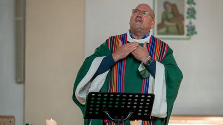 Gehörlosen-Pfarrer Ralf Schmitz / © Harald Tittel (dpa)