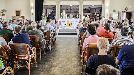 Gottesdienst der Touristenseelsorge auf Texel / © Nadine Vogelsberg (KNA)