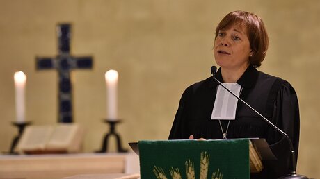 Präses Annette Kurschus beim Gottesdienst in der Erlöserkirche / © Harald Oppitz (KNA)
