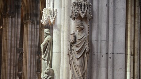 Gregor der Große, Papst im 6. Jahrhundert, "hängt" an einem Vierungspfeiler. / © Beatrice Tomasetti (DR)