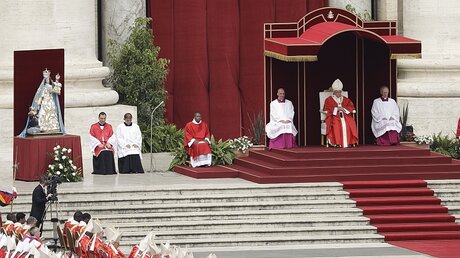Papst feiert Pfingsten unter strengen Sicherheitsvorkehrungen / © Gregorio Borgia (dpa)
