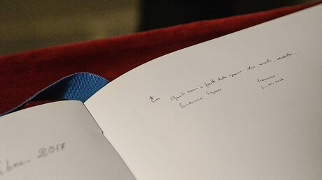 Handschrift von Papst Franziskus / © Stefano Carofei (KNA)