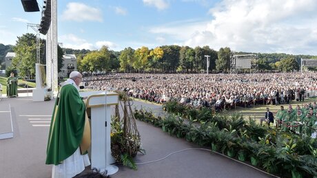 Heilige Messe mit Papst Franziskus im Santakos-Park in Kaunas (Litauen) / © Vatican Media (KNA)