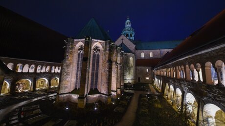 Hildesheimer Dom bei Nacht / © Harald Oppitz (KNA)