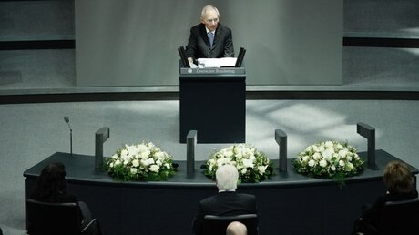 Holocaust-Gedenktag - Wolfgang Schäuble (CDU), Bundestagspräsident, spricht im Deutschen Bundestag / © Michael Kappeler (dpa)