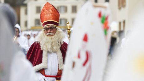Ein als Heiliger Nikolaus verkleideter Mann / © Harald Oppitz (KNA)