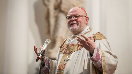 Kardinal Reinhard Marx predigt / © Julia Steinbrecht (KNA)