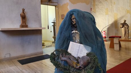 "Voodoo-Madonna" mit Kind in der St. Kunigundis-Kirche / © Birgitt Schippers (DR)