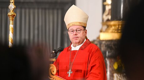Bischof Georg Bätzing predigt (Archiv) / © Harald Oppitz (KNA)