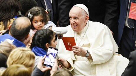 Papst Franziskus empfängt Korridor-Geflüchtete / © Paolo Galosi/Romano Siciliani (KNA)