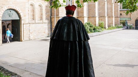 Statue von Kardinal Franz Hengsbach / © Andreas Oertzen (KNA)
