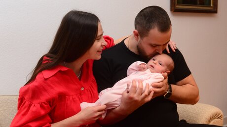Vadim lässt schweren Herzens seine Frau und sein Kind in Deutschland zurück / © privat
