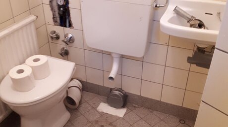 Die unbenutzbare Toilette / © Sr. Emmanuela Kohlhaas (privat)