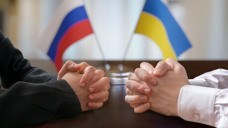 Verhandlungen zwischen Russland und der Ukraine / © vchal (shutterstock)