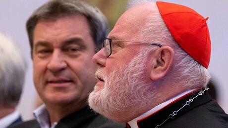 Kardinal Reinhard Marx (r) und Markus Söder nehmen am Jahresempfang des Erzbistums München teil / © Sven Hoppe (dpa)