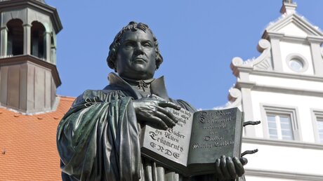 Eine Statue von Martin Luther in Wittenberg / © photolike (shutterstock)