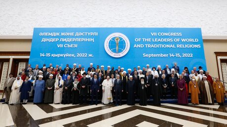 Vollversammlung des VII. Kongresses von Welt- und traditionellen Religionen mit Papst Franziskus und Religionsführern / © Paul Haring/CNS photo (KNA)