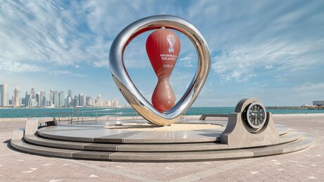 Offizielle Countdown-Uhr für die Fußball-WM in Katar / © HasanZaidi (shutterstock)