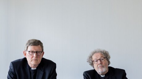 Kardinal Rainer Maria Woelki (l), Erzbischof von Köln, und Rolf Steinhäuser, Weihbischof im Erzbistum Köln / © Rolf Vennenbernd (dpa)