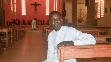 Romaric Amiton, Organisationspsychologe und Priesteramtskandidat in Ouidah (Benin) / © Katrin Gänsler (KNA)