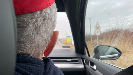 Kardinal Czerny an der ungarisch-ukrainischen Grenze (VM)