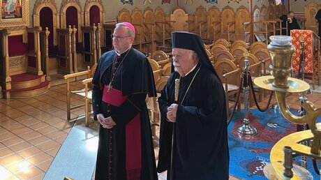 Metropolit Augoustinos und Bischof Georg Bätzing in der Metropolitankirche Agia Trias / © Kopp (DBK)