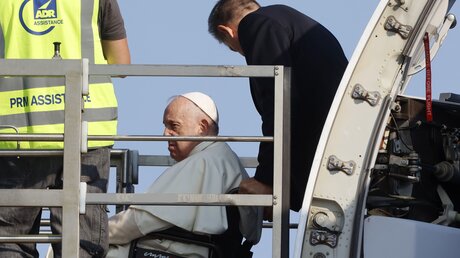 Papst Franziskus vor dem Abflug nach Kanada / © Riccardo De Luca (dpa)