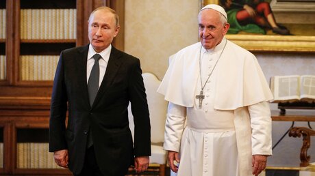 Wladimir Putin und Papst Franziskus (2019) / © Paul Haring (KNA)