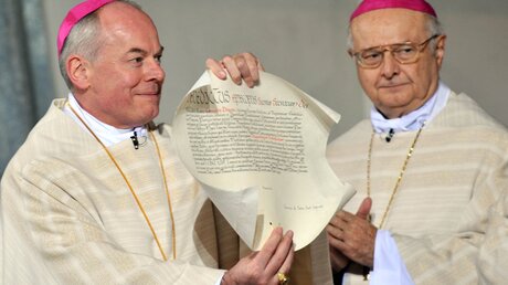 Bischof Dr. Konrad Zdarsa als Diözesanbischof von Augsburg eingeführt (KNA)