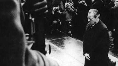 Geste, die Geschichte schrieb: Der Kniefall Willy Brandts in Warschau (KNA)