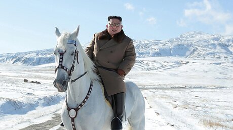Nordkoreas Diktator Kim Jong Un am Vulkan Paektu / © N.N. (Reuters)