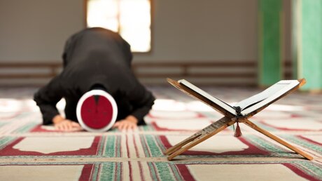Junger Imam im Gebet / © FS Stock (shutterstock)